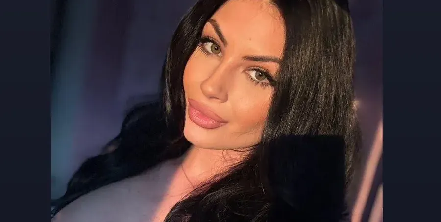 СЕЛФИ ФАЛ! Миска си отряза брадичката с фотошоп