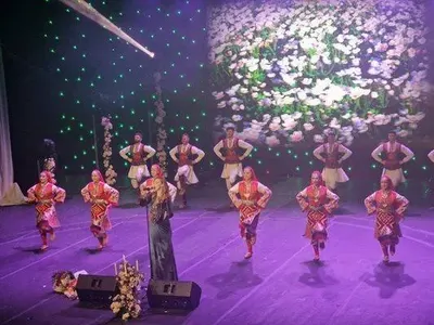 След 20 години отсъствие: Лия се завърна на сцената, дъщеря й я засенчи (СНИМКИ)