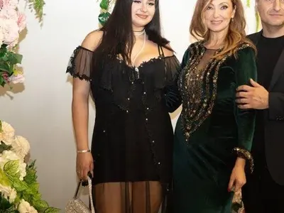 След 20 години отсъствие: Лия се завърна на сцената, дъщеря й я засенчи (СНИМКИ)