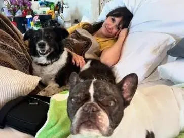 След ужаса: Нина Добрев се изправи на крака! (СНИМКИ)