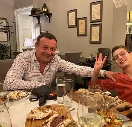 Стоичков и Евтим Милошев на абитуриентския бал на сина на Рачков