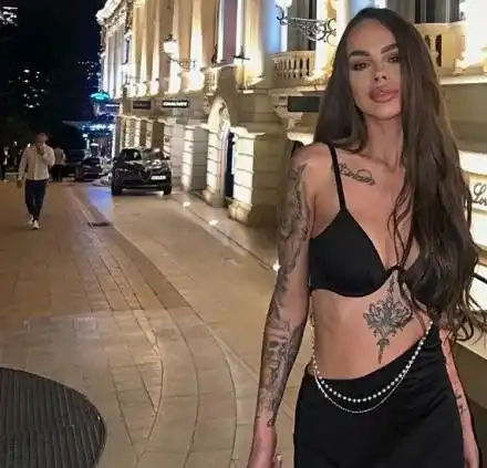 Сузанита скандализира Монако по сутиен