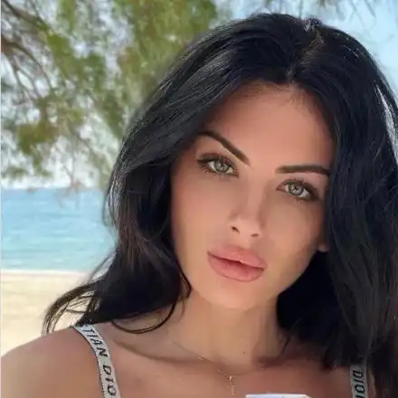 Тафкова си забрави банския! Лъснаха зърната й под плажната рокля (Hot ФОТО ТУК)