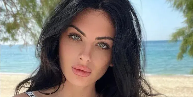 Тафкова си забрави банския! Лъснаха зърната й под плажната рокля (Hot ФОТО ТУК)