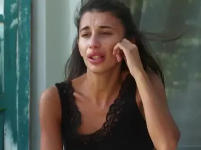 ТОВА ТЯ ЛИ Е? Виктория от „Ергенът“ си оправи зъбите (СНИМКИ Преди и след)