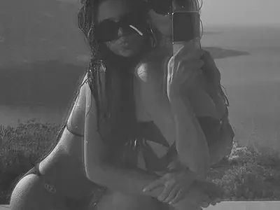 В ГЪРЦИЯ: Ники Михайлов празнува ЧРД със семейството (СНИМКИ)