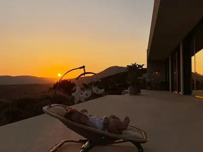 В ГЪРЦИЯ: Ники Михайлов празнува ЧРД със семейството (СНИМКИ)