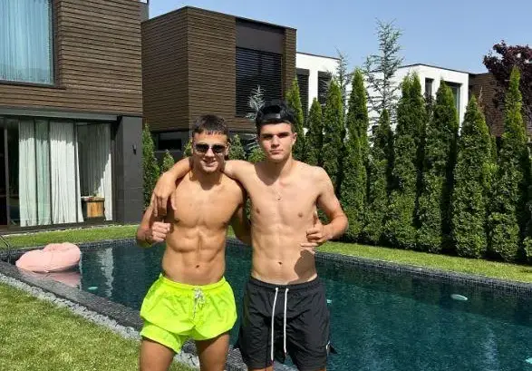 Валери Божинов превърна палата на Алисия в разграден двор! (СНИМКИ)