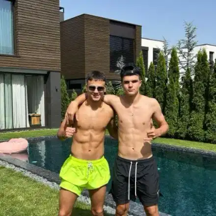 Валери Божинов превърна палата на Алисия в разграден двор! (СНИМКИ)