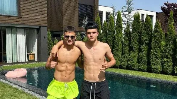 Валери Божинов превърна палата на Алисия в разграден двор! (СНИМКИ)