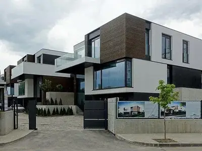 Валери Божинов превърна палата на Алисия в разграден двор! (СНИМКИ)