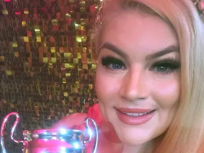 Високо отличие „Писател и Будител“ за Стояна Нацева и Академия Щастлив живот