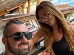 51-годишната Глория прибра младия любовник в дома си