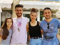 Александър Сано пропуска раждането на внучката си