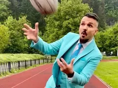Графа пуснал духа на майка си над джунгла в Индия (Снимка)