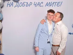 Рачков танцува с майка си на абитуриентския бал на сина си (Снимки)