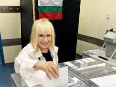 За кого гласува Лили Иванова (Снимки)