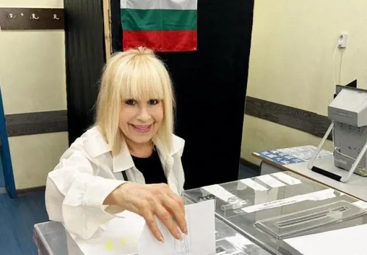 За кого гласува Лили Иванова (Снимки)