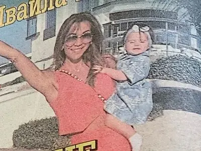 2-годишната щерка на Ивайла Бакалова с рокля за 1000 лева (Снимки)