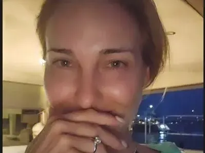 Алекс Раева най-сетне получи предложение за брак! (Вижте пръстена и сълзите й)