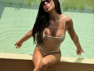 Алисия тъне в лукс! Певицата показа СНИМКИ от баровския си палат за 1 млн.