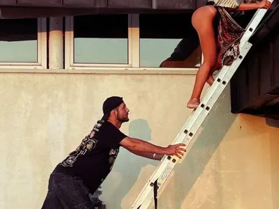 Андреа на косъм да се пребие (ФОТО)