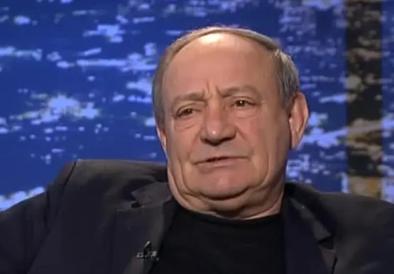 Антон Радичев реди богата трапеза