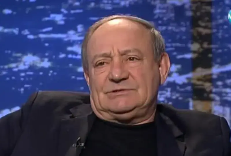 Антон Радичев реди богата трапеза