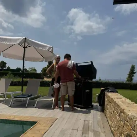 Антония Петрова пече мръвки