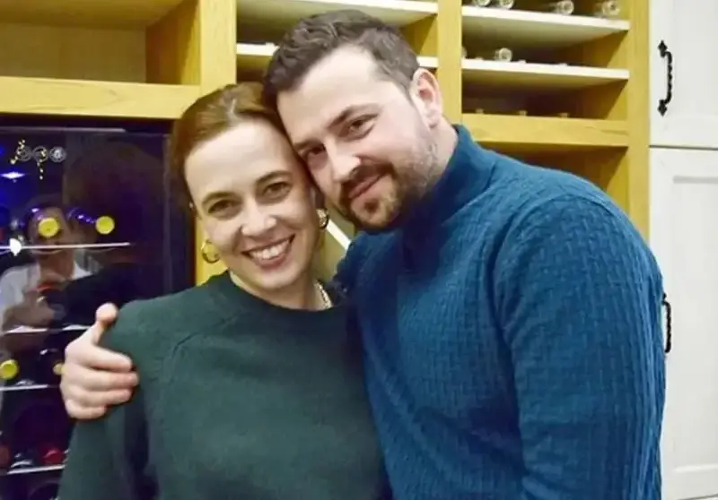 Бабинова и Зомбори по-влюбени от всякога (Папарашки снимки)