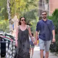 Бабинова и Зомбори по-влюбени от всякога (Папарашки снимки)