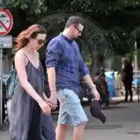 Бабинова и Зомбори по-влюбени от всякога (Папарашки снимки)