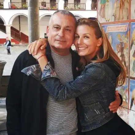 Бащата на Николета Маданска й помага да гледа децата