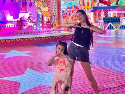 Бебе на хоризонта! Преслава е БРЕМЕННА с второ (Коремчето вече й личи - СНИМКИ)