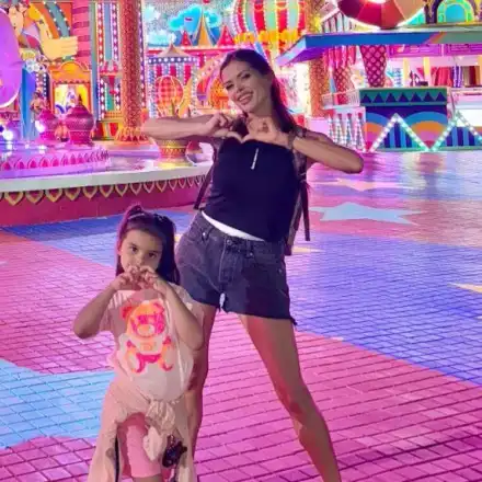 Бебе на хоризонта! Преслава е БРЕМЕННА с второ (Коремчето вече й личи - СНИМКИ)