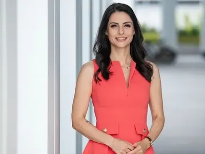 Бившата гимнастичка Велислава Миланова показа перфектно тяло на плажа (Снимки)