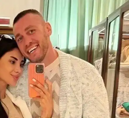 Бившият на Гери-Никол глези красива брюнетка с тузарско "Порше" за 100 бона СНИМКИ