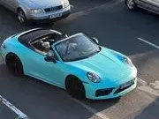 Бившият на Гери-Никол глези красива брюнетка с тузарско "Порше" за 100 бона СНИМКИ