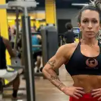 Бодибилдърка гине от анаболи