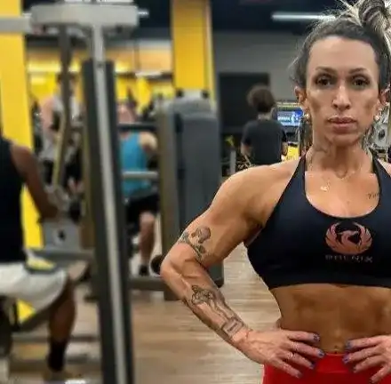 Бодибилдърка гине от анаболи