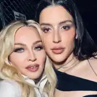 Български бижутер кичи холивудски звезди