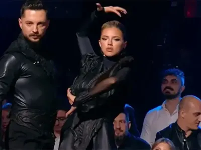 Дара се размята на сцена