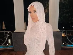 Диона се забули