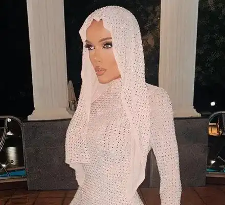 Диона се забули