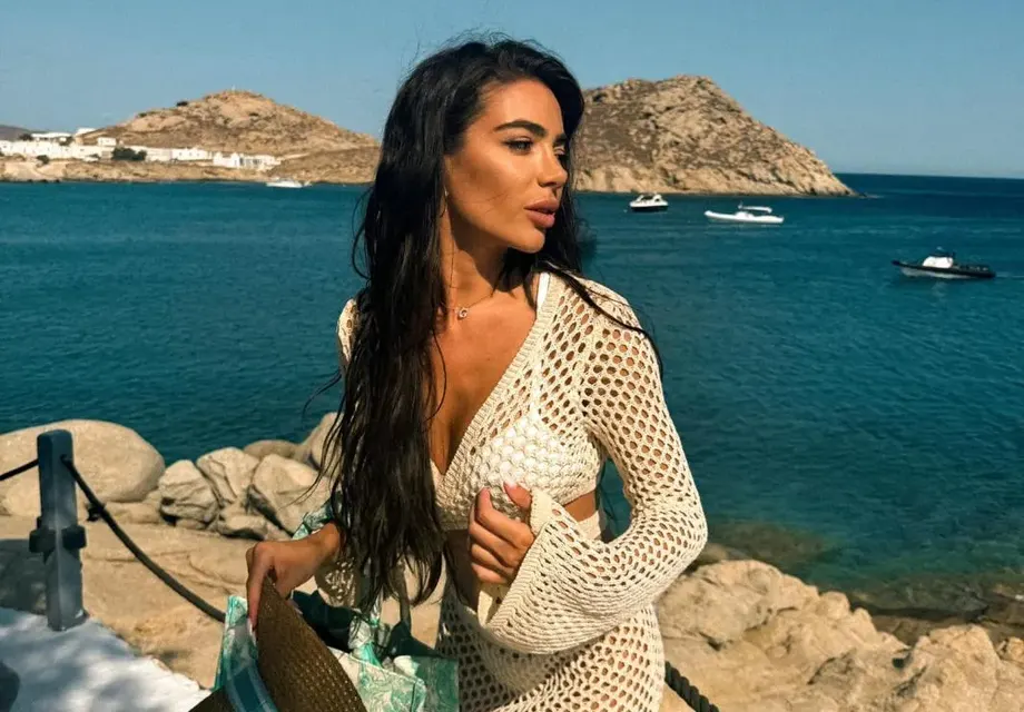 Джия разпитва мъжете за размера им