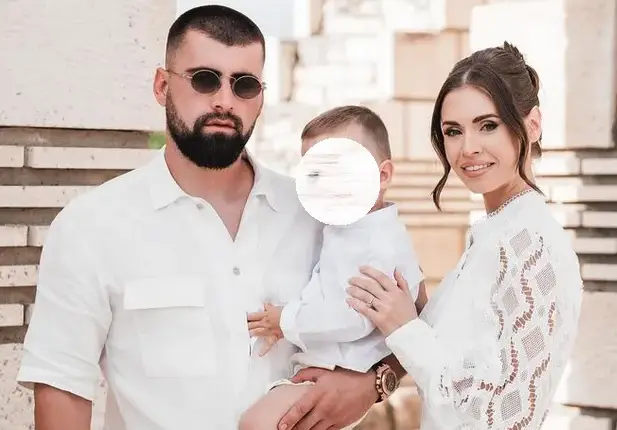 Една от бившите на Джизъса кръсти сина си в Голямата базилика в Плиска (Снимки)