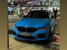 Емрах и синът на Митьо Очите размахват юмруци и мускули по морето (Снимки)