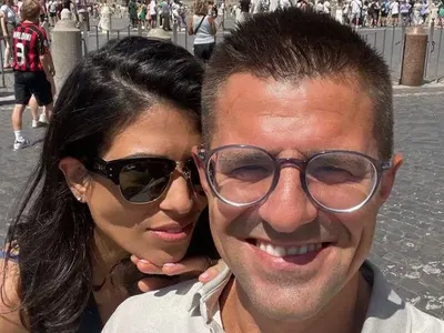 Ето я бременната жена на Андрей Арнаудов! С Емануела крият пола (ФОТО)