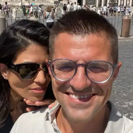 Ето я бременната жена на Андрей Арнаудов! С Емануела крият пола (ФОТО)