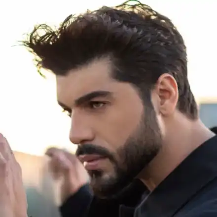 Фики и Орхан Мурад викат за Турция, Геро за Англия